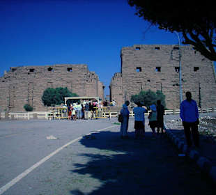 Weg zum Karnaktempel