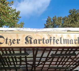 Bühne auf dem Kartoffelmarkt