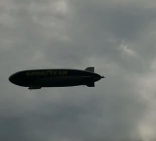Zeppelin übder dem Bodensee