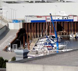 Blick vom Turm auf den Yachthafen