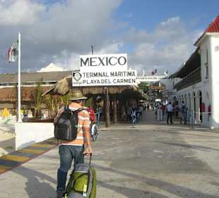 Blick aufs Hafengebäude