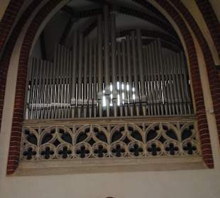 Organy w nawie bocznej