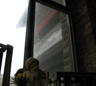 Neben der Zinngießerei arbeit der Kupferschmied