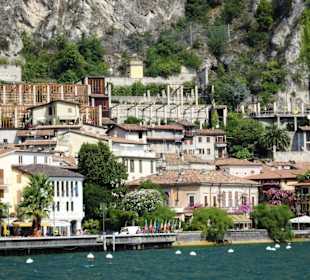 Limones Altstadt von der Wasserseite aus gesehen