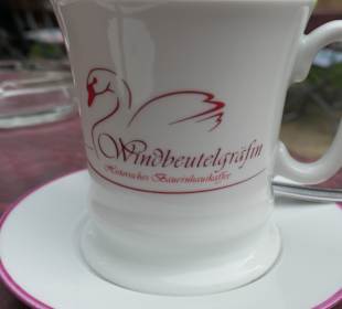 Beim Café Windbeutelgräfin in Ruhpolding