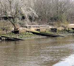 Stillgelegter Werftbetrieb an der Weser