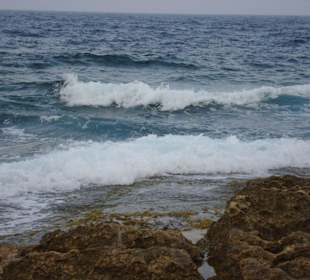 Felsstrand unterhalb der Sliema Promenade