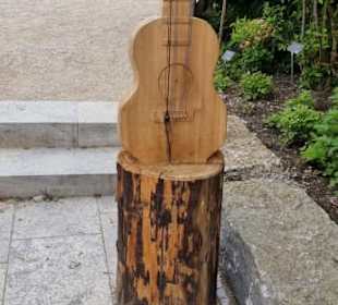 Aus Holz geschnitzt