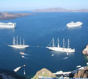 Schiffe in der Caldera