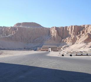 Weg zu Tempelanlage Memnon