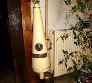 Alter Feuerlöscher als Deko im JWD