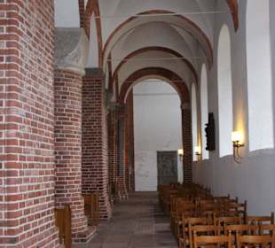 Blick in das rechte Seitenschiff