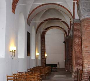 Blick in das linke Seitenschiff