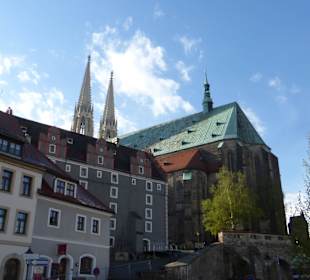 Blick auf die Peterskirche von der Neiße