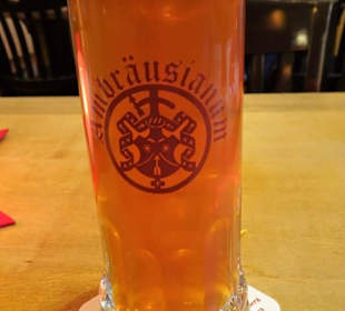 Naturtrübes Bier im Ambräusianum