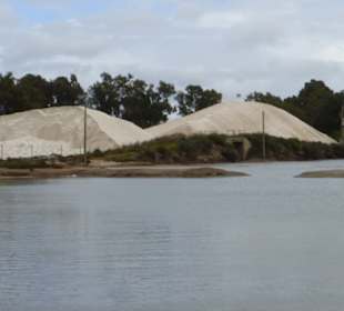 Salzhalden bei den Salinen von Faro