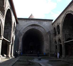 Wnętrze Çifte Minareli Medrese 