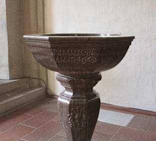 Taufstein aus dem Jahre 1649