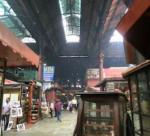 In der alten Markthalle am Hafen