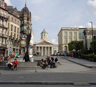 Blick von unten auf die Straße