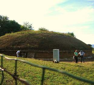 Etruskischer Tumulus, Durchmesser 28 m