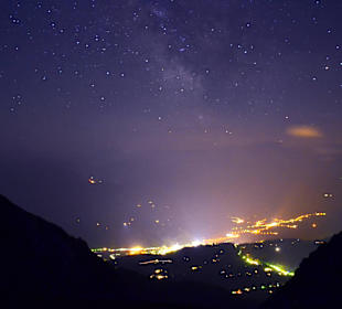 Sternklare Nächte mit Blick ins Tal. 