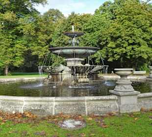 Ansichten des Marcus-Brunnen im Bürgerpark
