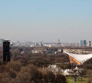 Blick von oben auf Glockenturm u. Haus d. Kulturen