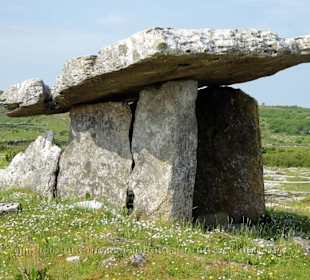 Paulnabrone Portal Tomb / Poulnabrone Dolmen