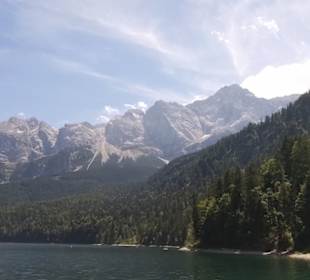 Blick vom Eibsee zur Zugspitze
