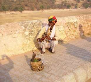 Der Schlangenbeschwörer und das Fort Amber