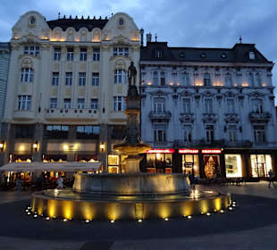 Bratislava: Hauptplatz mit Maximilians-Brunnen