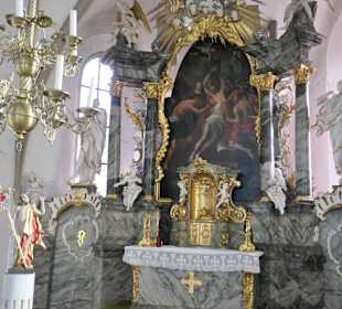 Chor und Altar der Alten Kirche, nun Seitenkapelle