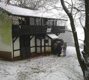 Schweizer Haus zur Winterzeit