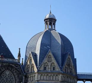 Außenansicht des Aachener Doms