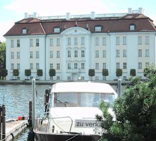 Blick auf das Köpenicker Schloss von der Terrasse