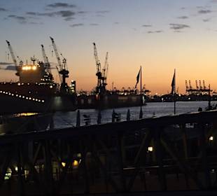 Hafen in der Abenddämmerung