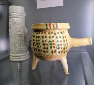 Alte Glas- und Keramikfunde im Museum Lüneburg