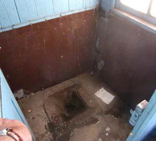 WC der 3. Klasse, sehr gewöhnungsbedürftig