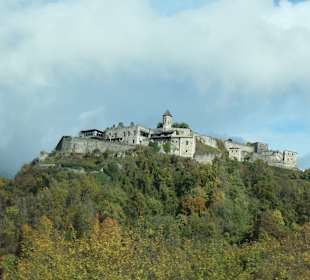 Blick zur Burg Landskron