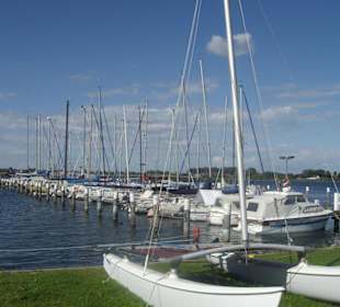 Yachthafen Burgtiefe (hinter dem Hotel)