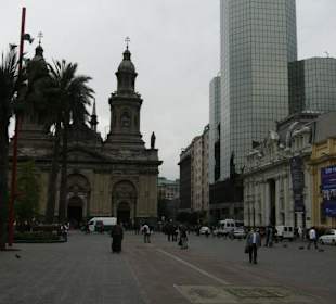 На Пласа де Армас в Сантьяго.