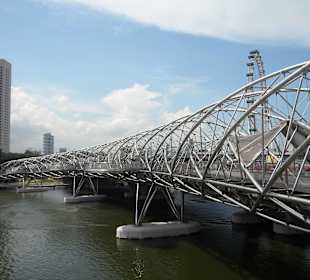 Am River Cruise hinter Hotel - Brücke