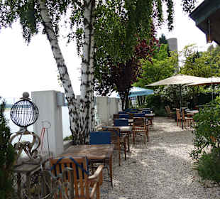 Außenbereich mit Rheinblick