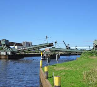 Die Öffnung der Rollklappbrücke Oldenburg