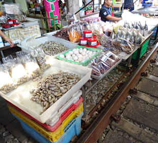 Im Railway Markt von Meaklong
