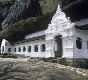 Dambulla rock cave temple