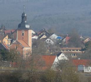 Die Heilig-Kreuz-Kirche von Oberlauringen