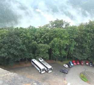 Entlang der Festungsmauer