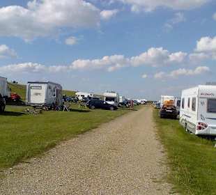 Stellplatz Wohnmobile und PKW